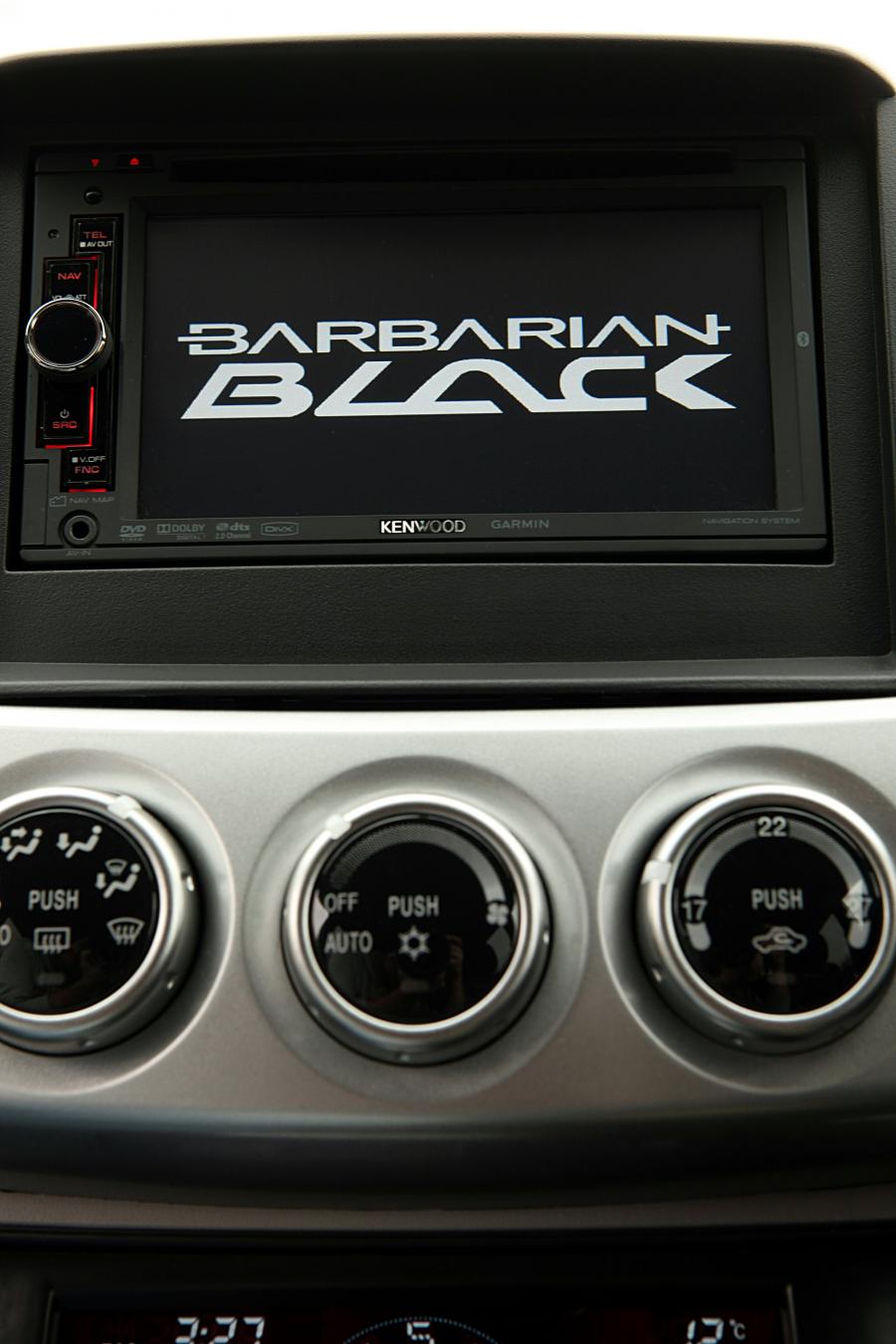 Детали интерьера Mitsubishi L200 Black Barbarian 2012 года  (UK) (фото 31 из 68)